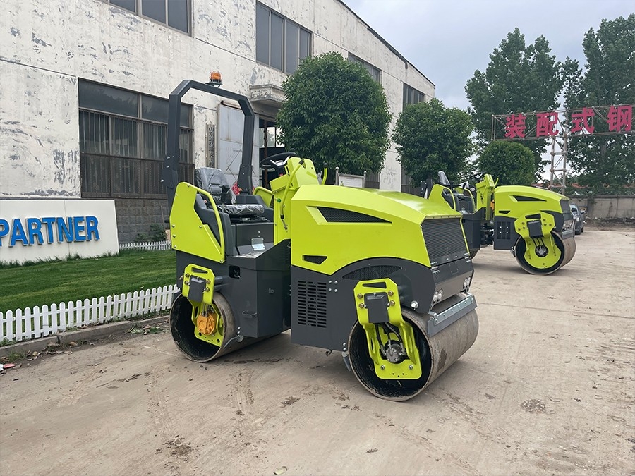 新款3噸小型座駕式壓路機BM3000